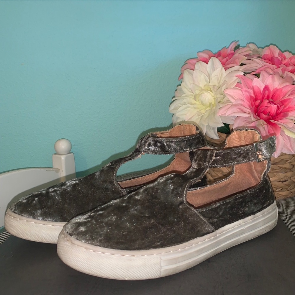 Green velvet shoes!!!